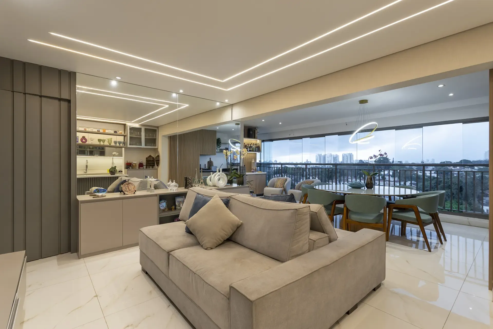 Living planejado com painel de TV Movelmar